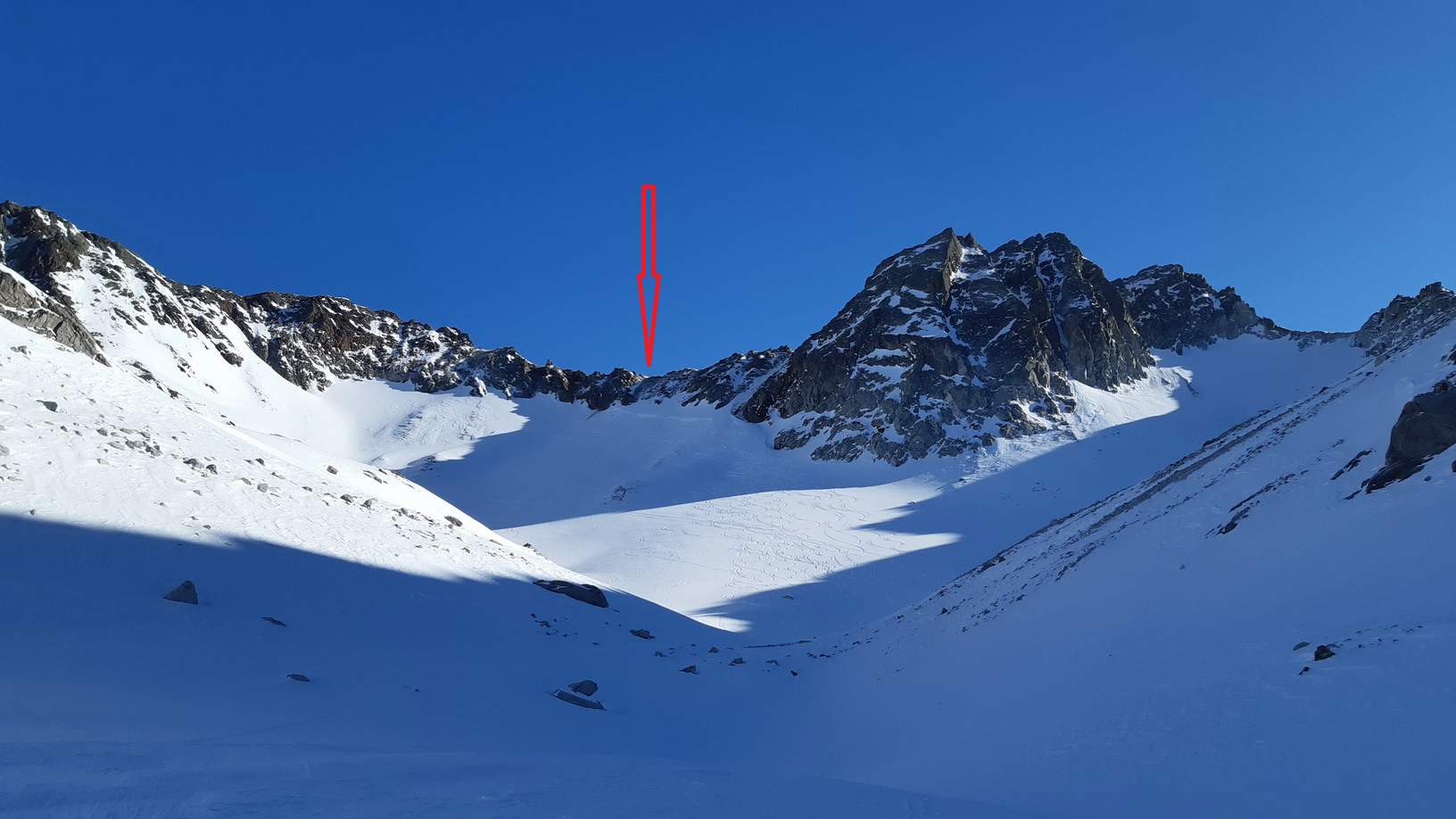 hrebeň_pri_Piz_Viruola,_bezmenná_štrbina_cca_2990