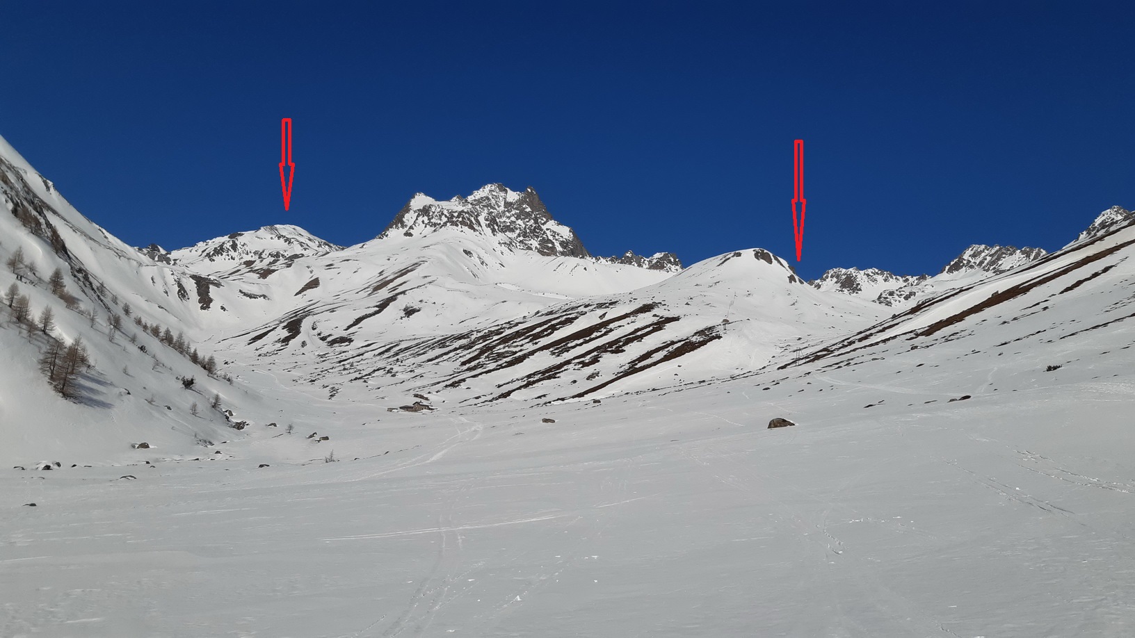 vľavo_včerajší_cieľ_Piz_Pischa,_vpravo_sedlo_Porta_Escha_kem_idem_dnes