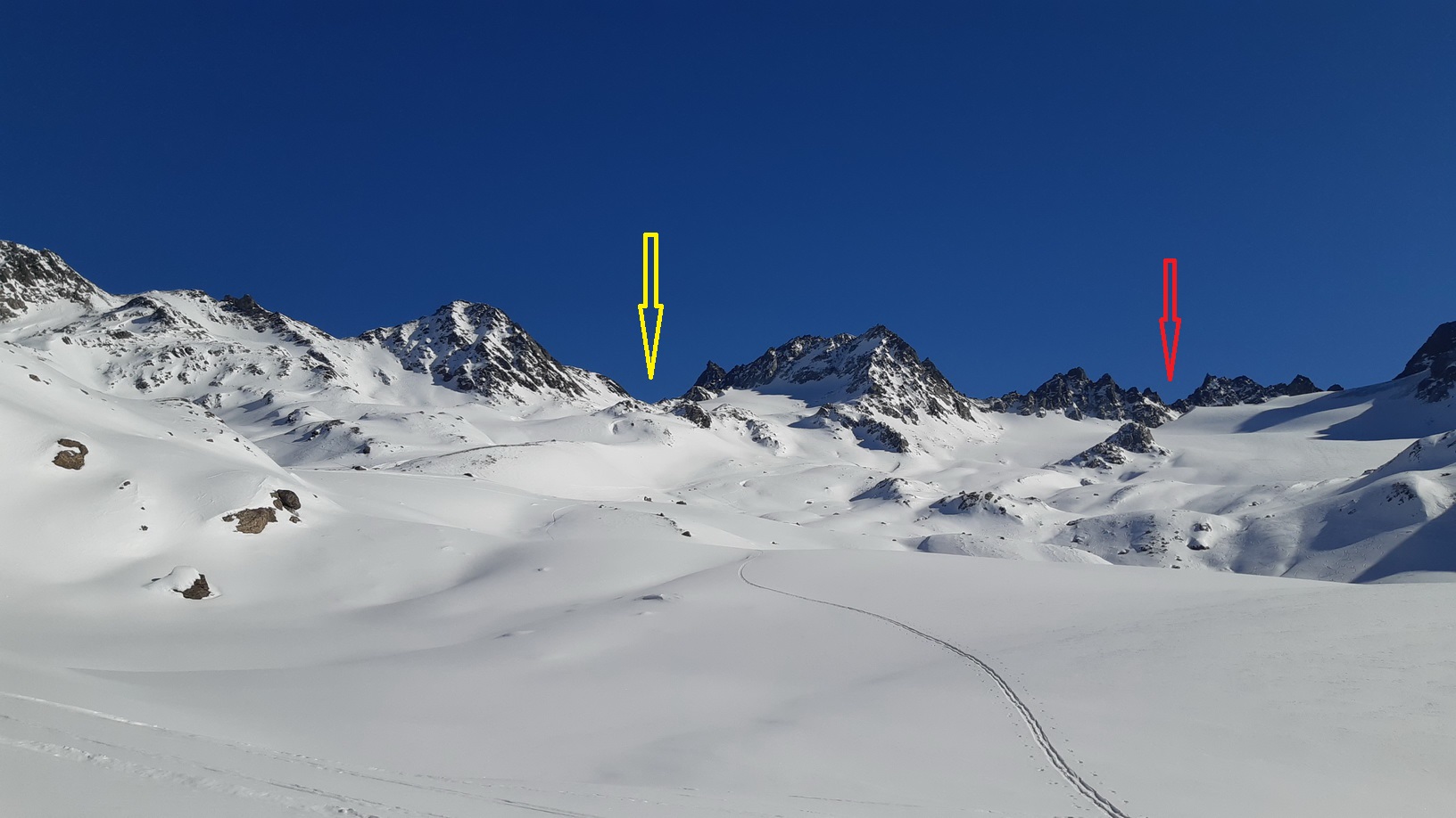 návrat_späť_cez_porta_Escha_3007m._(červená_šípka)_žltá_označuje_Fuorcla_Viluoch_kde_som_šiel_včera