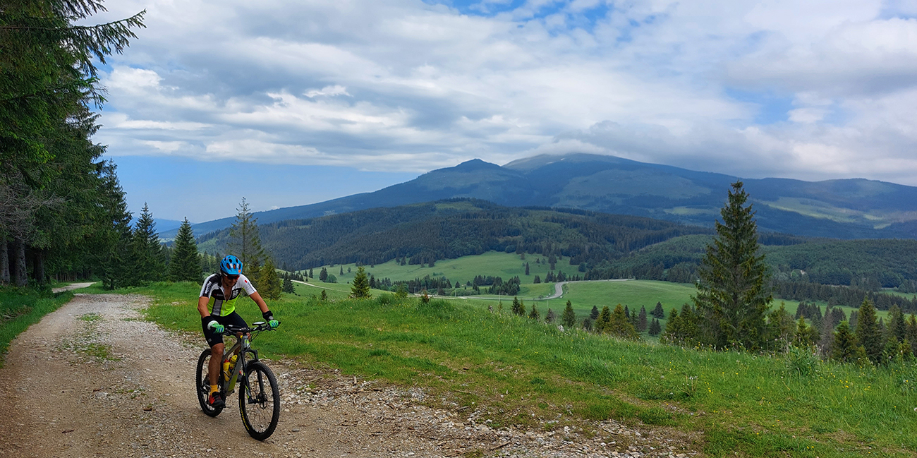 ...s_nádhernou_panorámou_(trochu_zamračenej)_Kráľovnej_za_chrbtom.