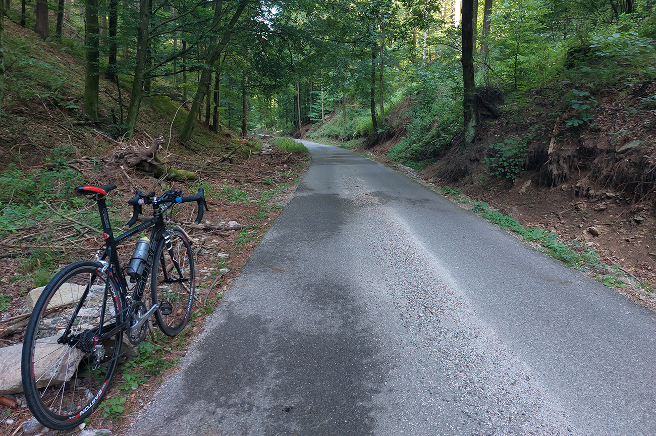 Parádny, hladký, bezpečný a chladivý zjazd do Gápľa, no čisté mňam! Parádny,_hladký,_bezpečný_a_chladivý_zjazd_do_Gápľa,_no_čisté_mňam!