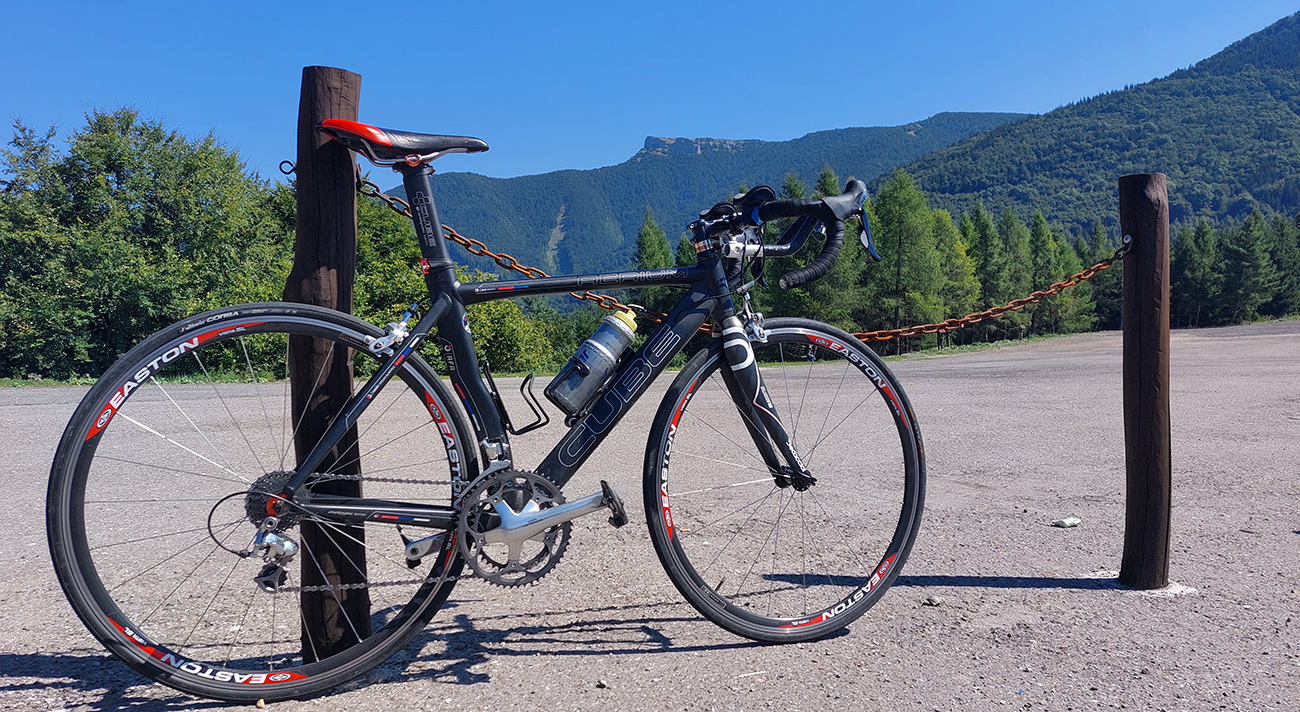 Fačkovské sedlo a spamätávanie sa zo strkanice s kamiónmi. Fačkovské_sedlo_a_spamätávanie_sa_zo_strkanice_s_kamiónmi.