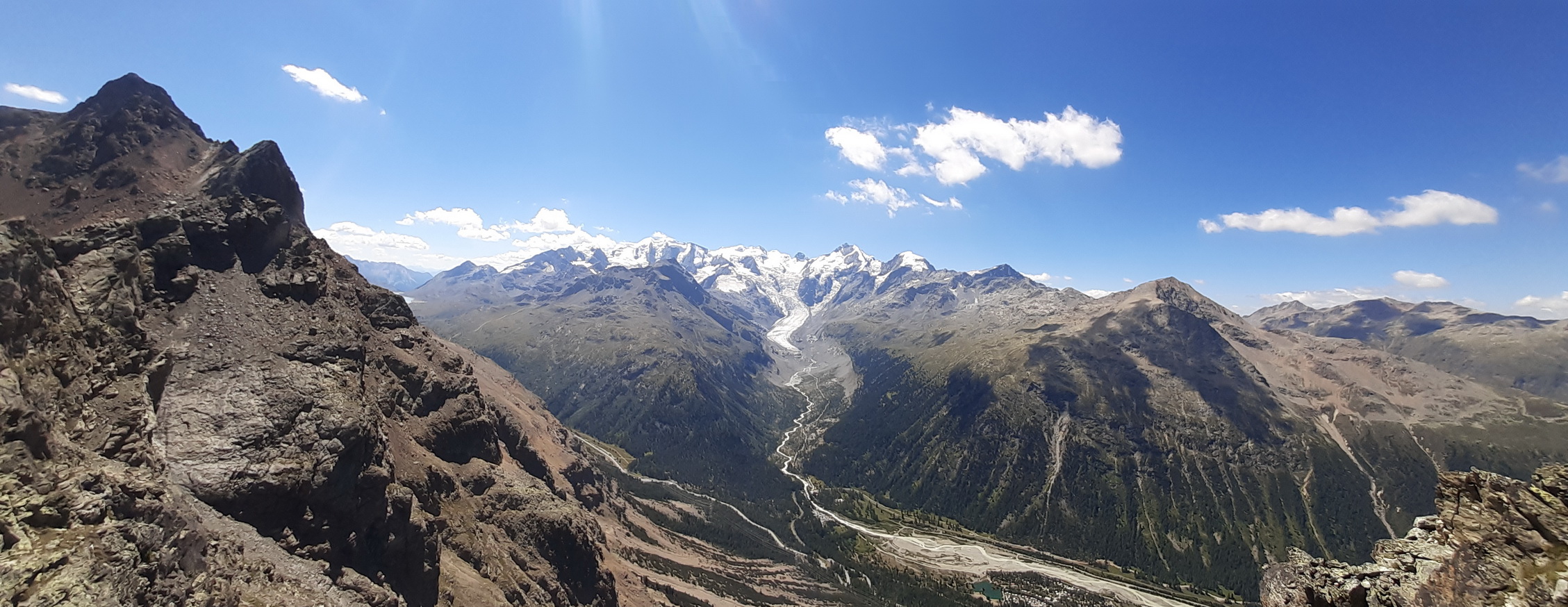 panoráma aj s hrebeňom Piz Albris panoráma_aj_s_hrebeňom_Piz_Albris