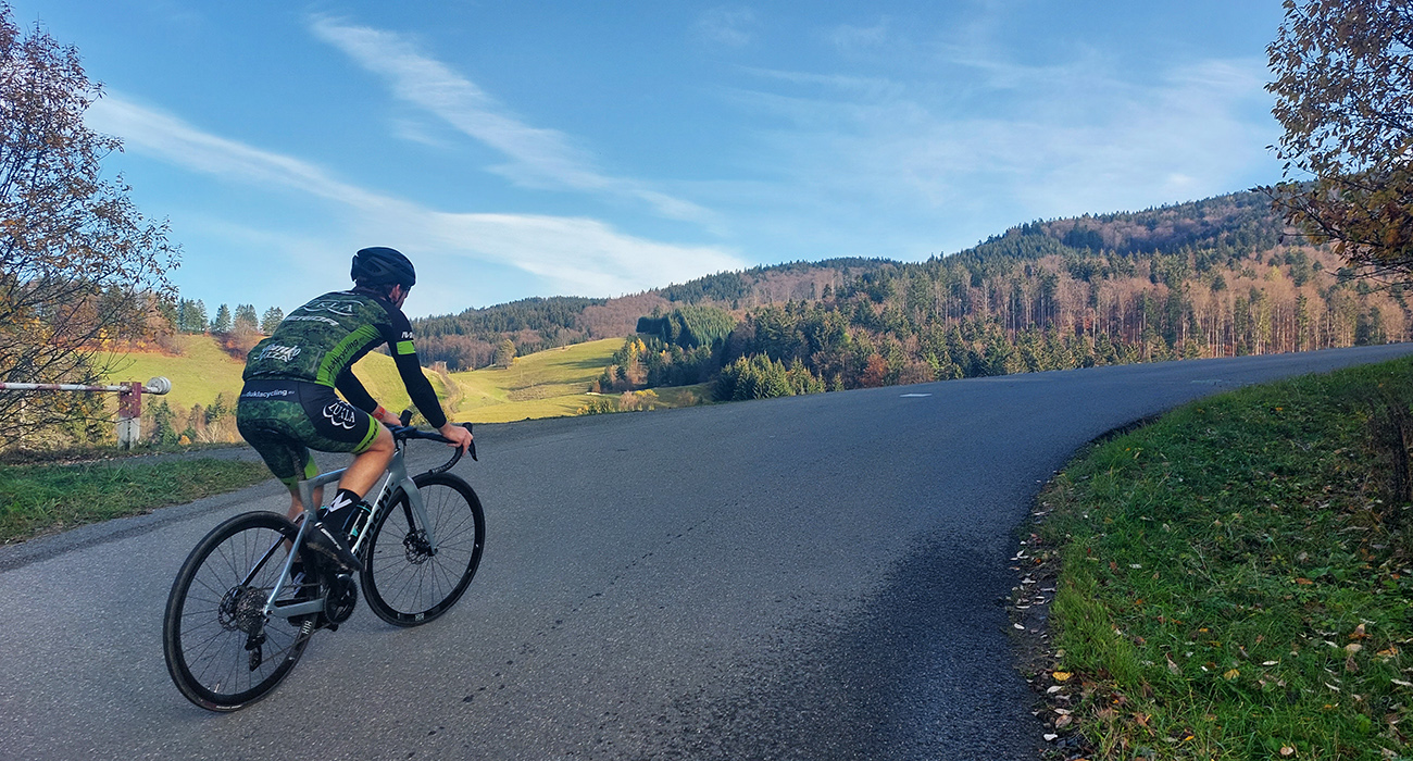 Hej,_hore_aj_výhľady_dáke_by_boli,_len_čo_naobzeráš_niekde_v_strede_troch_kilákov_utrpenia...