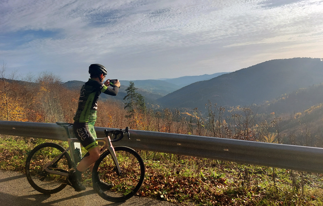 Domáci_pozná_miesta_na_fotopauzy,_aj_keď_teraz_je_to_trochu_moc_proti_slnku.