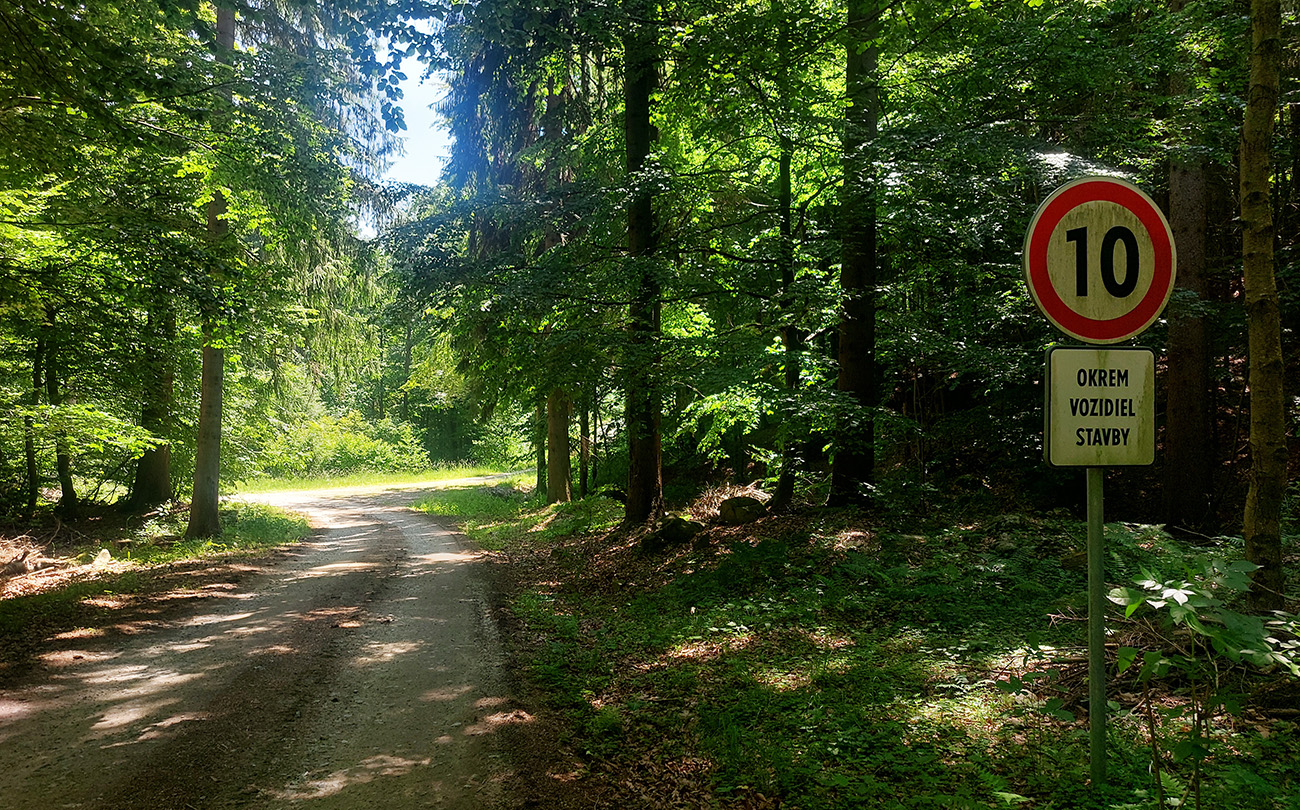 ...a_po_pár_metroch_treba_poriadne_brzdiť_:-)