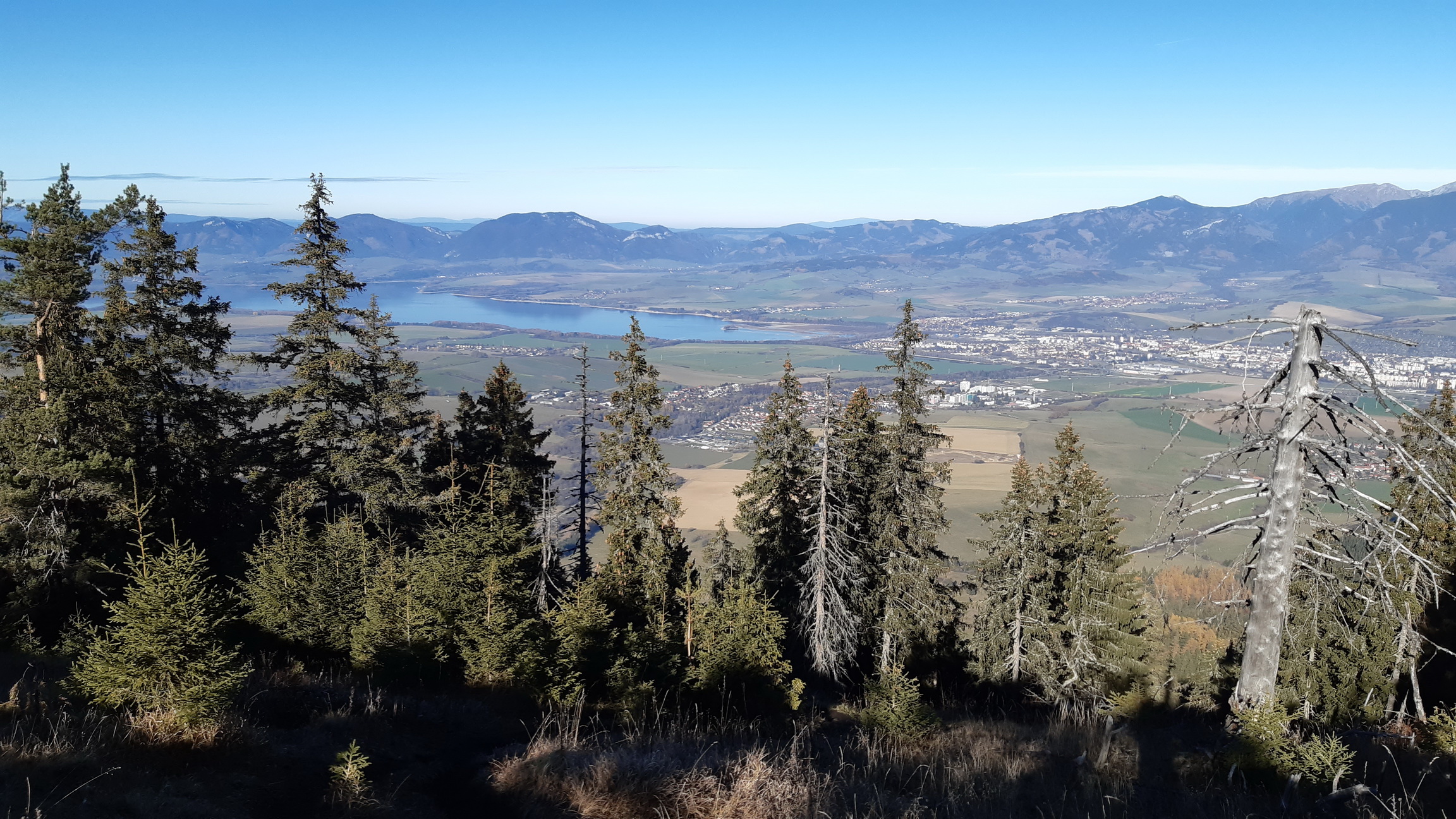 výhľady_už_z_Demänovskej_hory,_Mara_a_Mikuláš