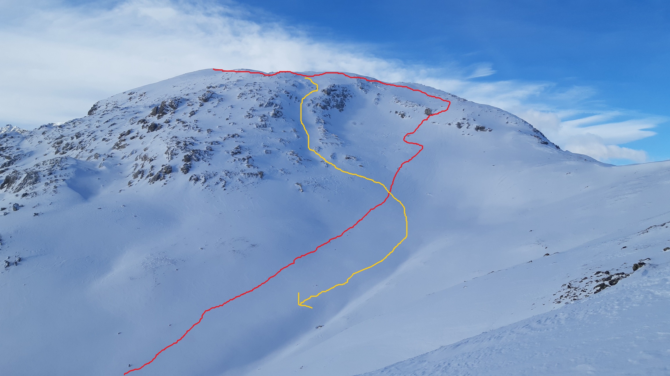Piz Alv, fotka urobená 5.1.23 červená výstup, žltá zjazd Piz_Alv,_fotka_urobená_5.1.23_červená_výstup,_žltá_zjazd