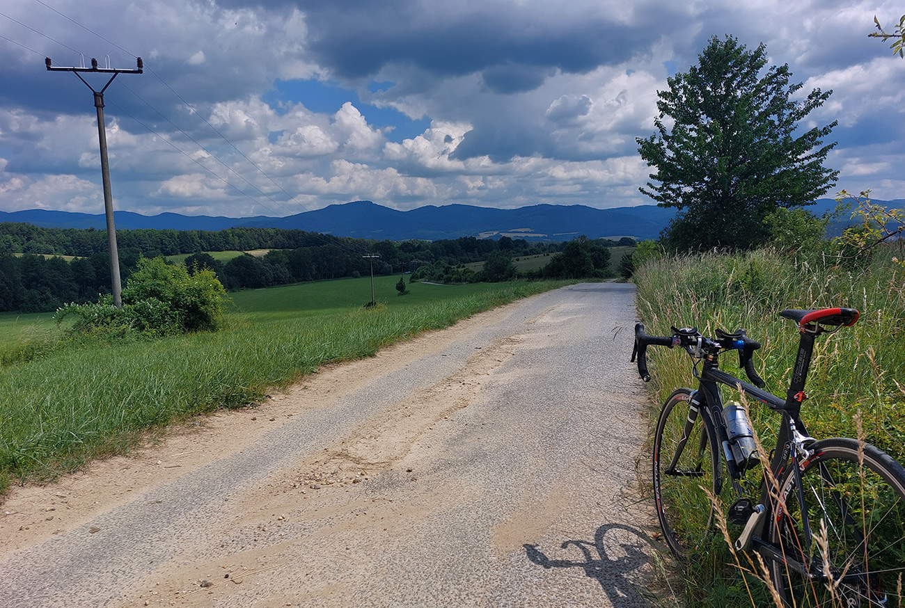 Za Malinovou otočka pri vodojeme a nazad v ústrety Vyšehradu. Za_Malinovou_otočka_pri_vodojeme_a_nazad_v_ústrety_Vyšehradu.