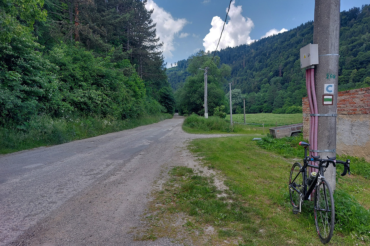 Tužina – otočka už pri poslednom dome, ďalej to poznám. Tužina_–_otočka_už_pri_poslednom_dome,_ďalej_to_poznám.