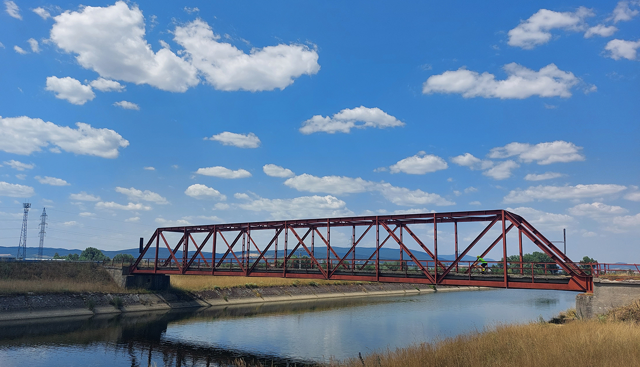 ...neskôr_raz_aj_cez_most,_v_Považanoch,_žeby_zmena_bola.
