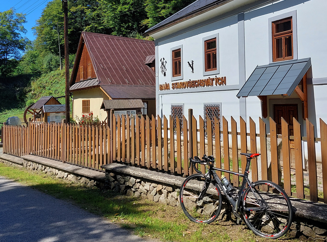 dolinove-asfalty-medzi-hronom-a-banskou-l�tiavnicou