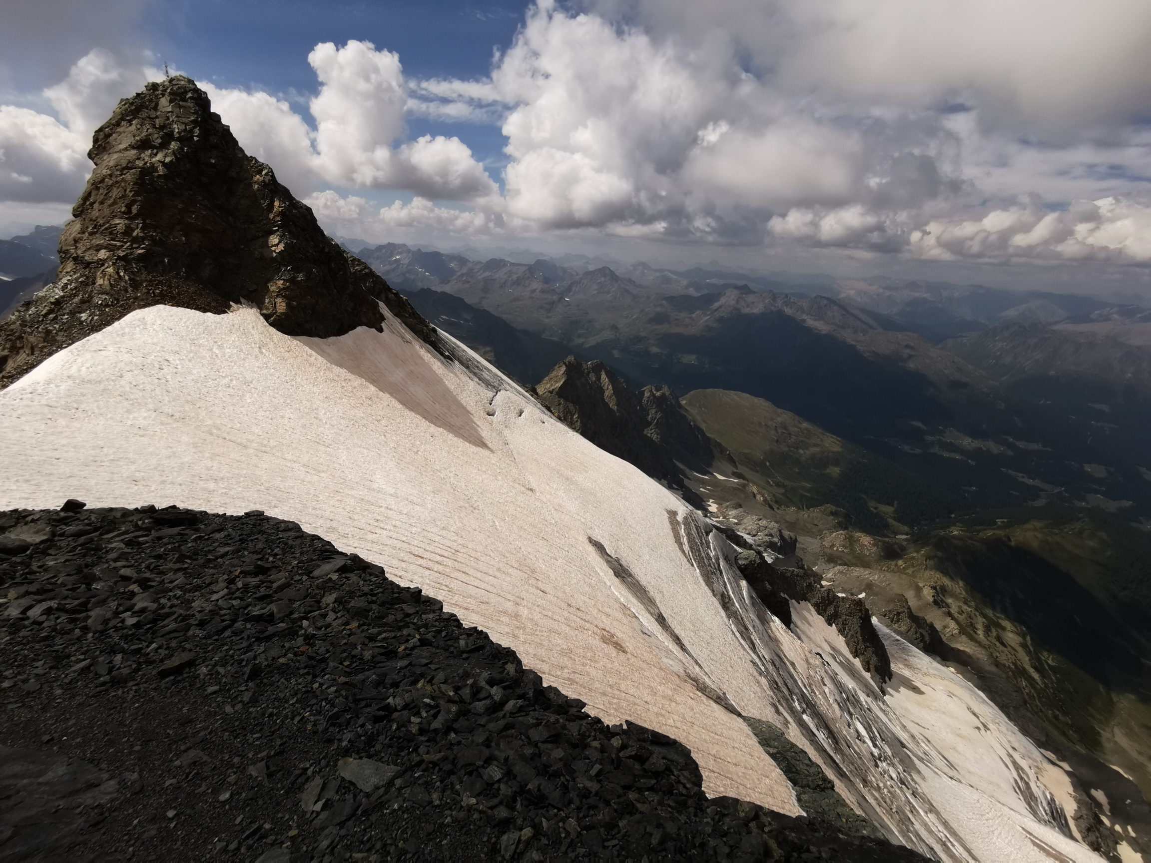 pohľad na vrchol aj s padajúcim ľadovcom pohľad_na_vrchol_aj_s_padajúcim_ľadovcom
