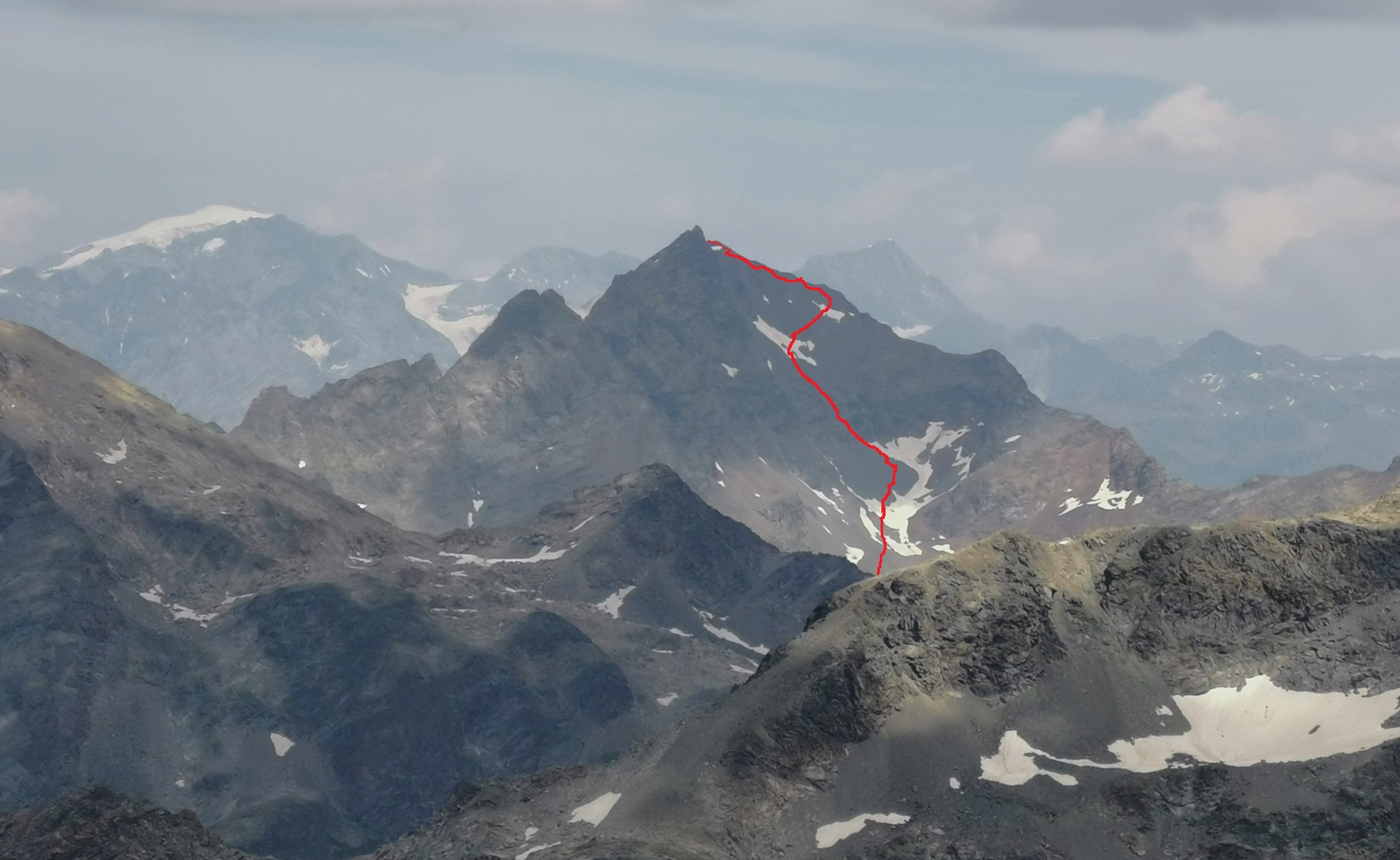 Cima Piazzi aj s mojou trasou, foto som nedávno urobil z Cima Saoseo, v pozadí obrázku: Ortler, Zebrú, Konigspitze Cima_Piazzi_aj_s_mojou_trasou,_foto_som_nedávno_urobil_z_Cima_Saoseo,_v_pozadí_obrázku:_Ortler,_Zebrú,_Konigspitze