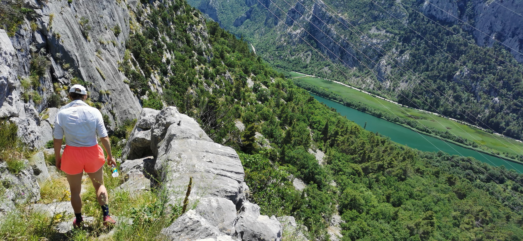 fotogenická prť, skalné schody v strmom svahu fotogenická_prť,_skalné_schody_v_strmom_svahu