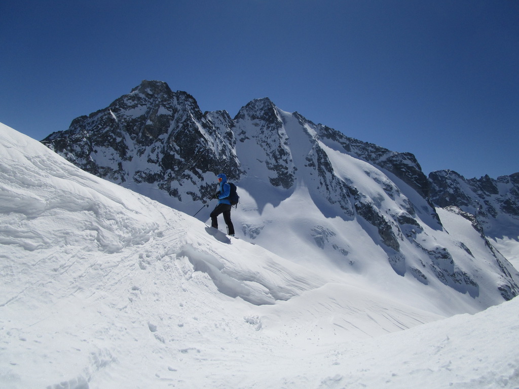 Cima_di_Rosso_v_pozadí_vpravo