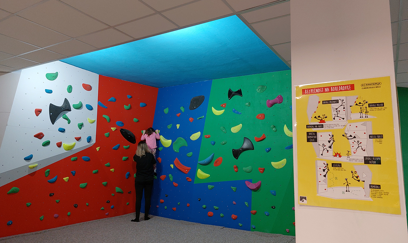 Detská_bouldrovka_aj_s_pokynmi_v_rohu...