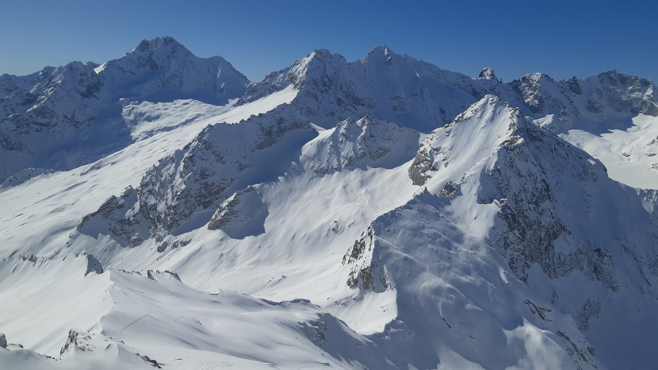 vrcholy_nad_Val_Forno