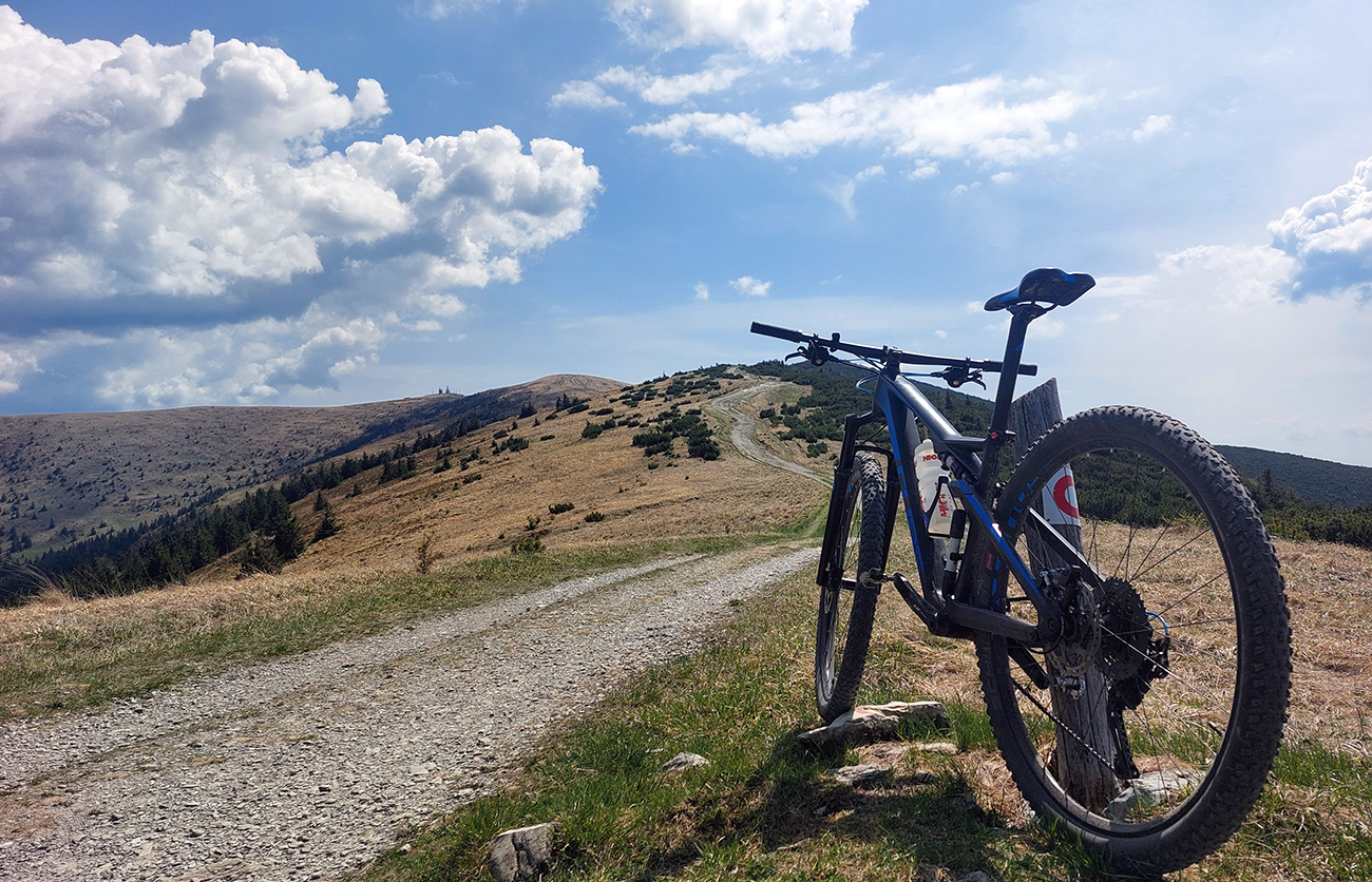 Po ďalšej strmine už zapózuje Krížna. Po_ďalšej_strmine_už_zapózuje_Krížna.