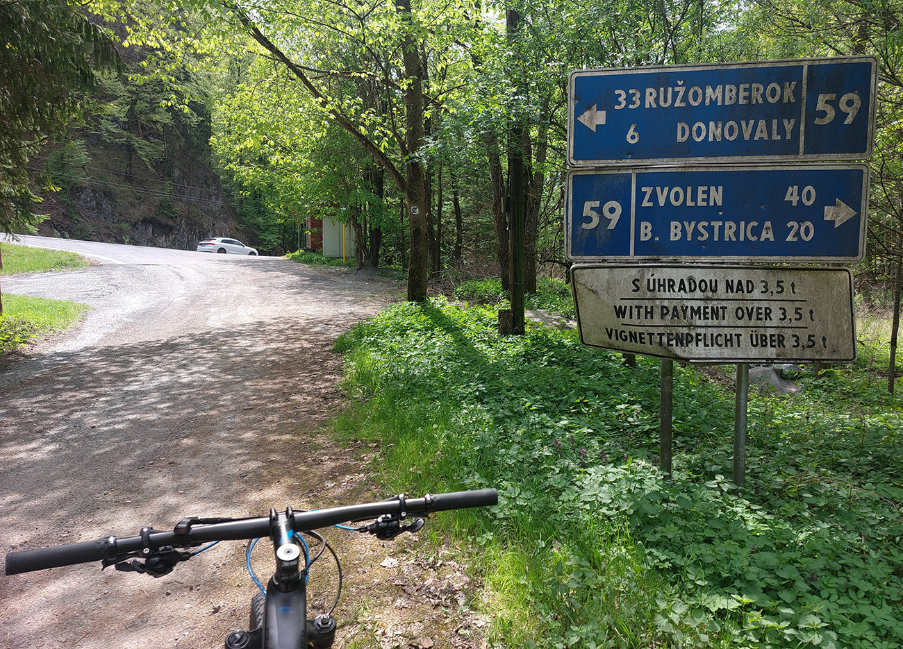 A teraz kam, doľava do kopca či doprava z kopca? A_teraz_kam,_doľava_do_kopca_či_doprava_z_kopca?