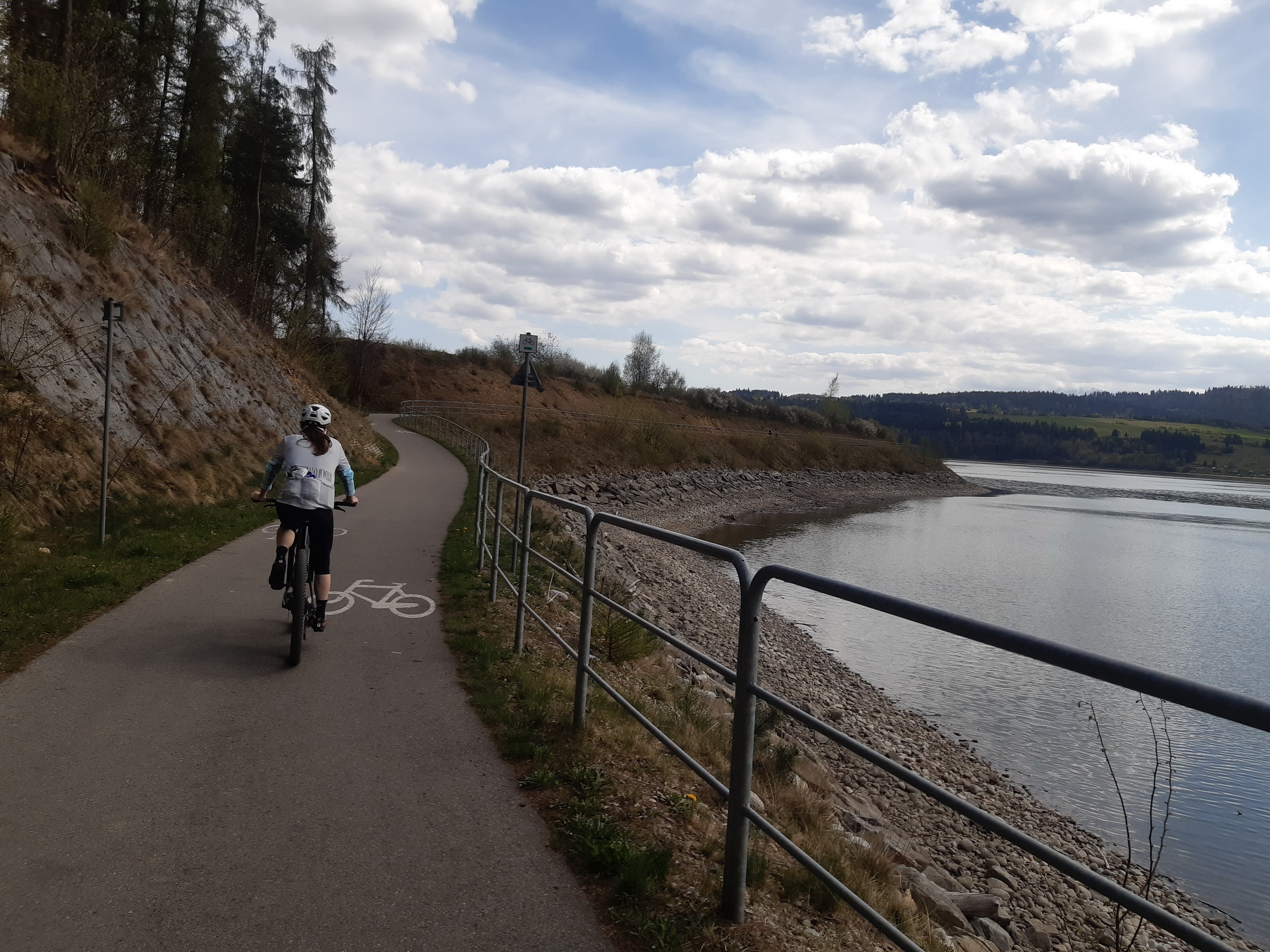 cyklotrasa-okolo-czorstynskej-priehrady-v-polsku