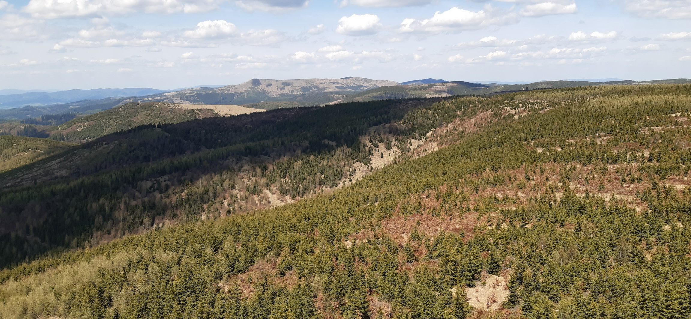 tým_smerom_idem_ďalej,_v_pozadí_Ihla_a_Čierna_hora