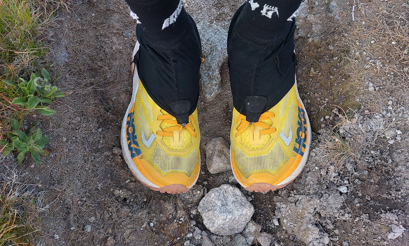 V_úzkych_„žliabkoch“_vykrúca_nohy,_tak_trochu_tlačia_na_bokoch.