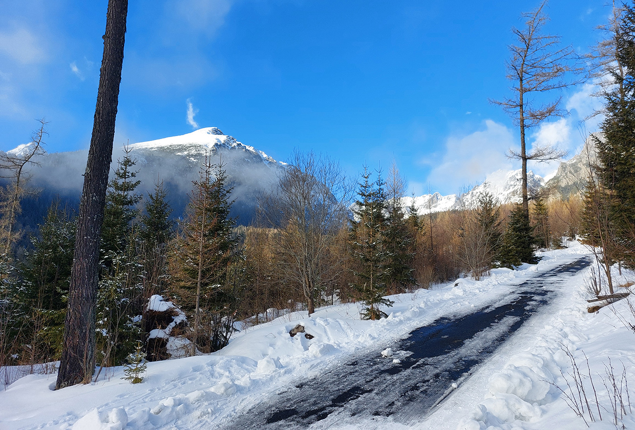 Spodok_bol_takmer_nepoužiteľný,_ale_s_odvahou_obíditeľný.