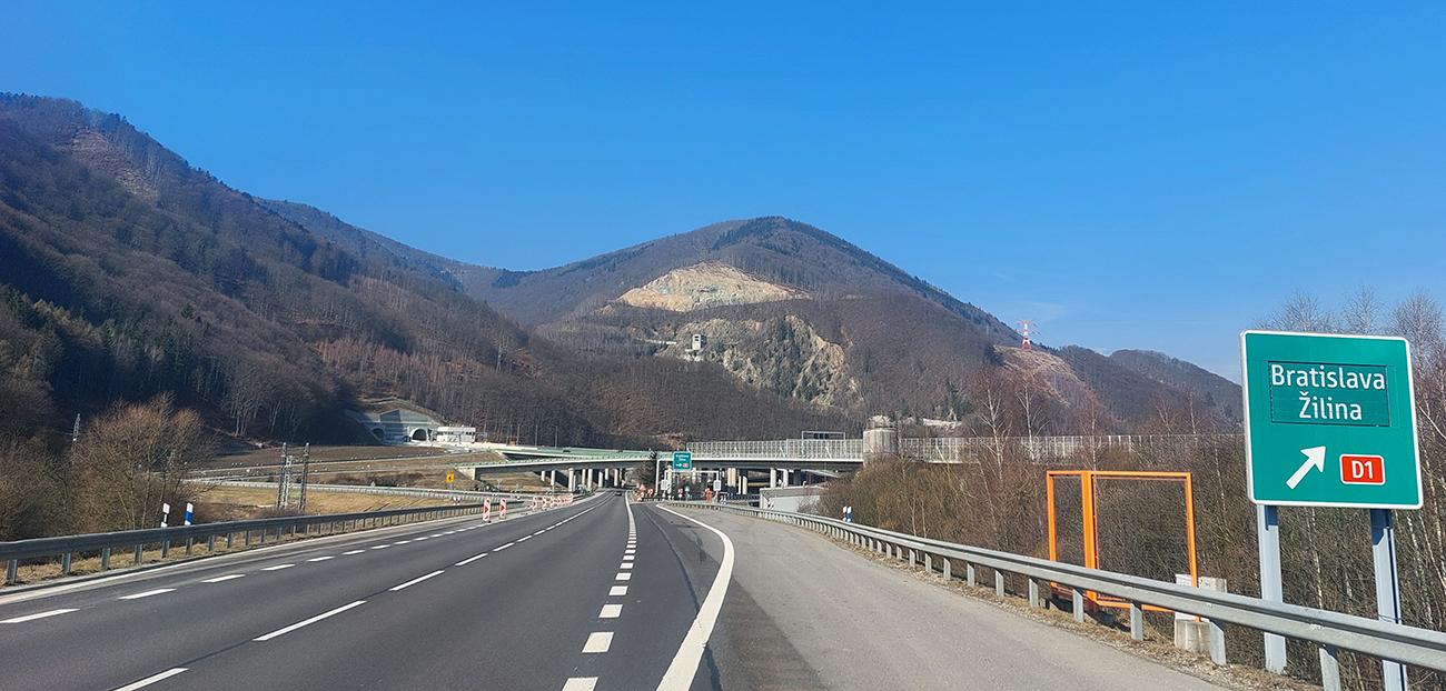 Vstup_do_Strečnianskej_úžiny_od_Vrútok_v_ústrety_tunelu.