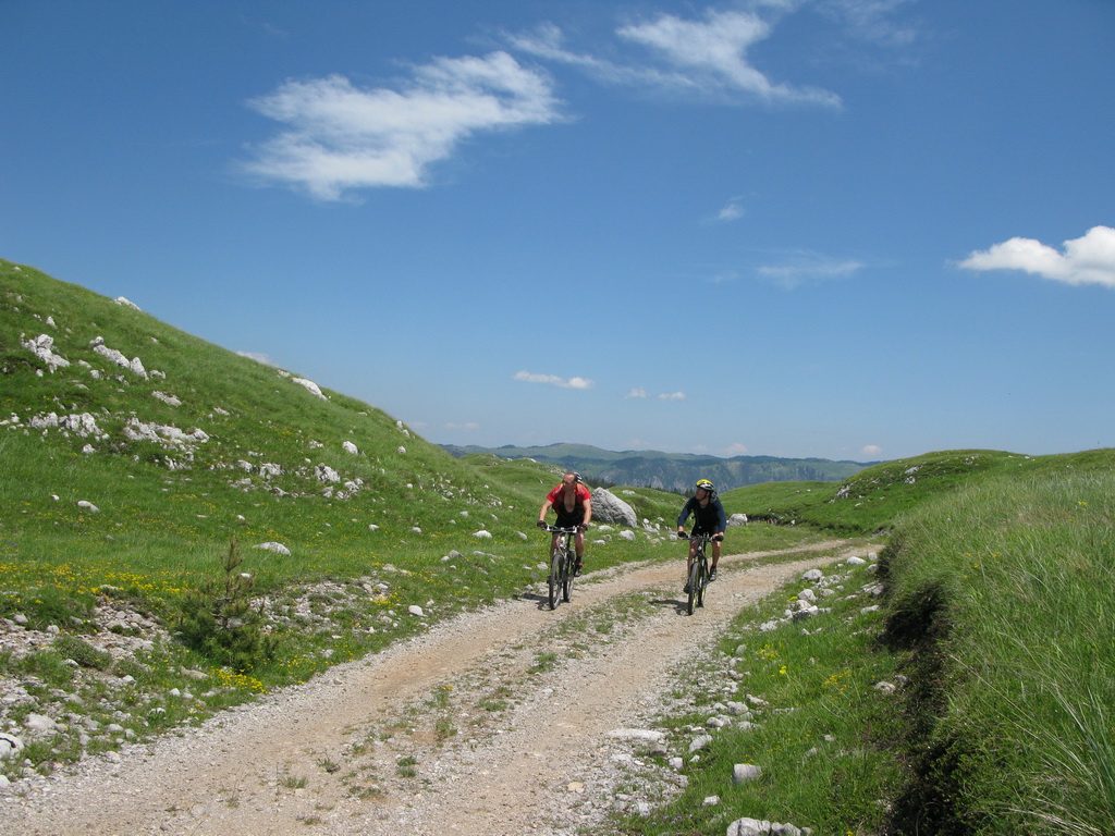 montenegro-planinou-sinjajevina-na-bajku
